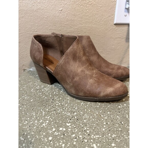 Maurices Brown Faux Leather‎ Ankle Booties Block Heel Women's Size 9M - Picture 1 of 10